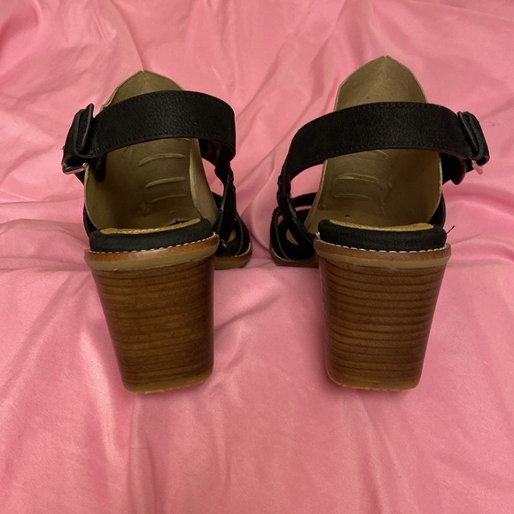 Anty Round Toe Stacked Heel Dress Sandals - 10M - Picture 2 of 6